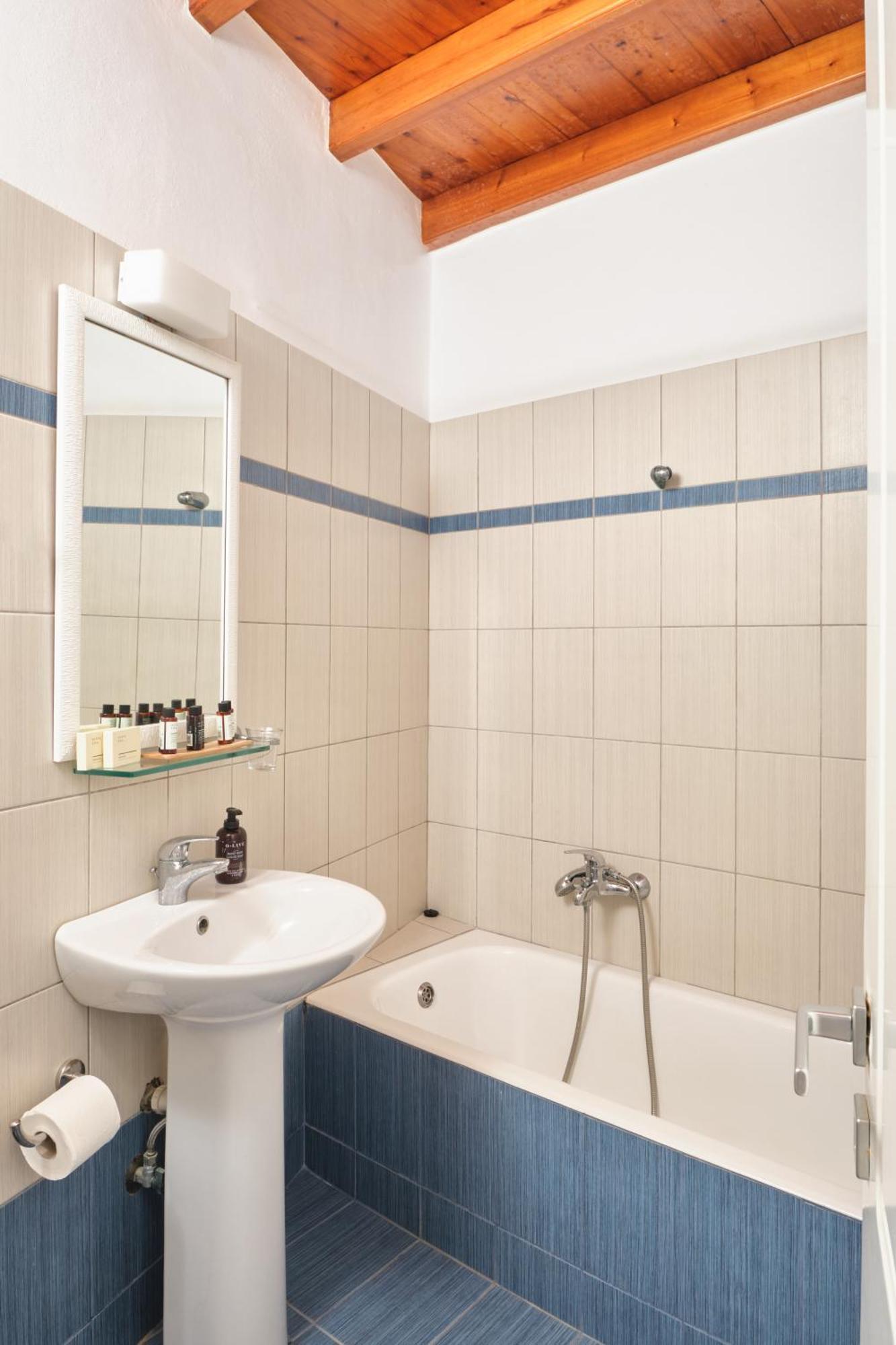 Amorgion Aparthotel 3*