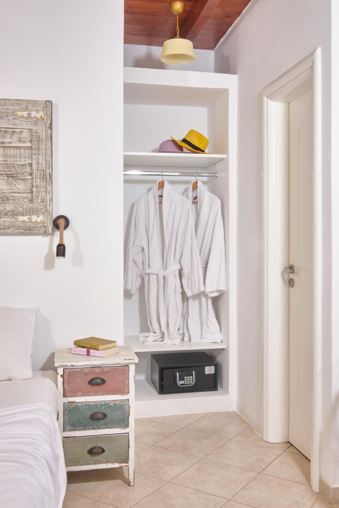 Amorgion Aparthotel 3*